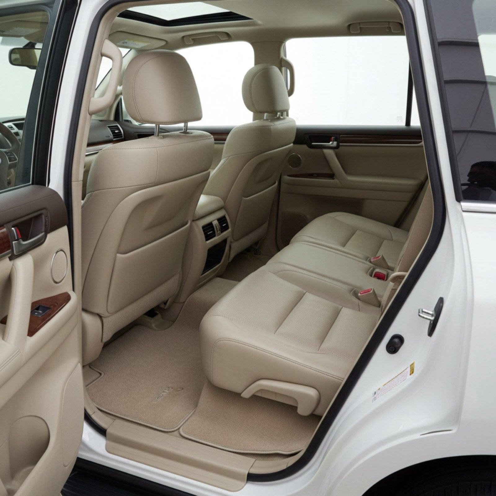 دعاسة خلفية بيج مركّبة في لكزس LX570